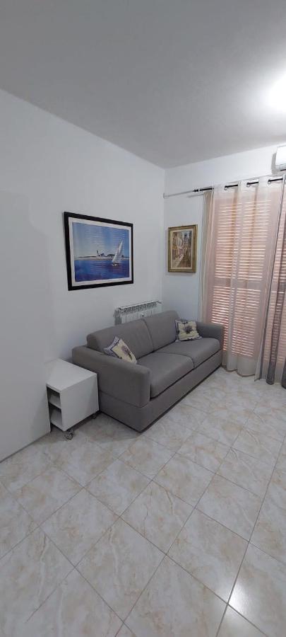Ampio Monolocale Con Terrazzo - A 2 Passi Dal Mare Διαμέρισμα Latte Εξωτερικό φωτογραφία